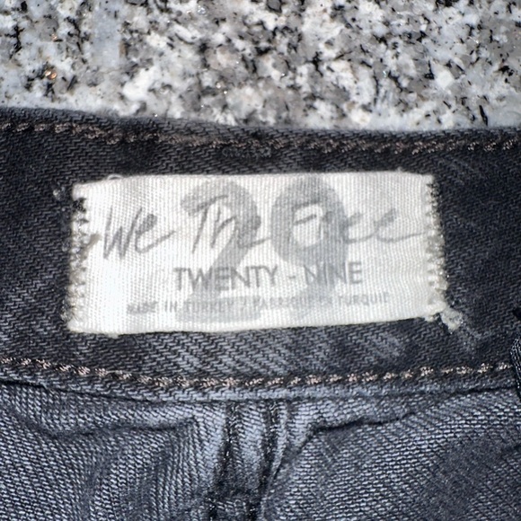 We The Free Black Baggy Jeans with Natural Distressing Size 8 - Picture 3 of 3